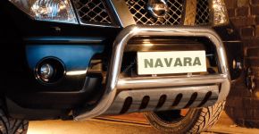 Frontbügel Frontschutzbügel Bullbar Steeler für Nissan Navara 2005-2010 Modell S