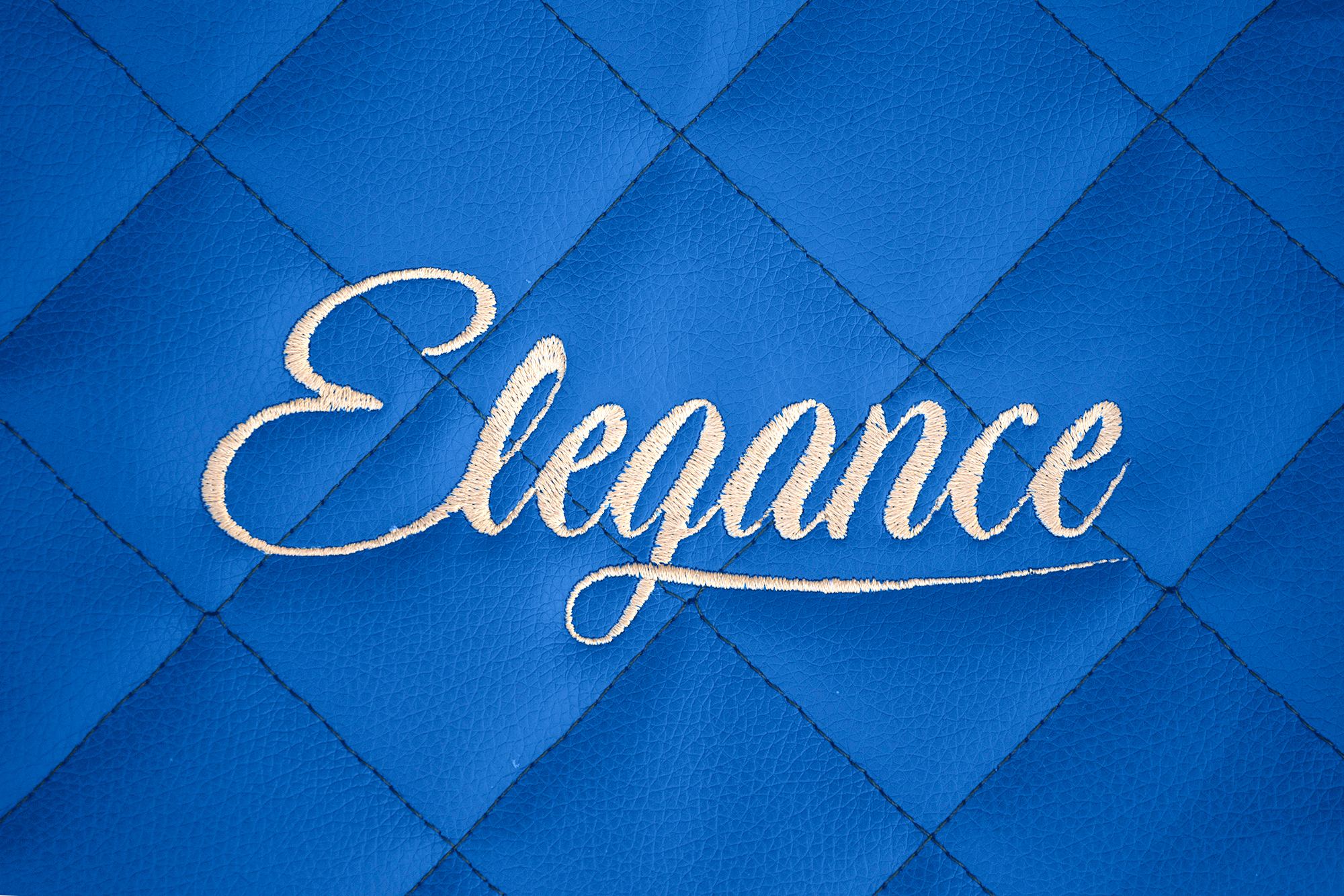 Detail der Elegance-Stickerei: Blau