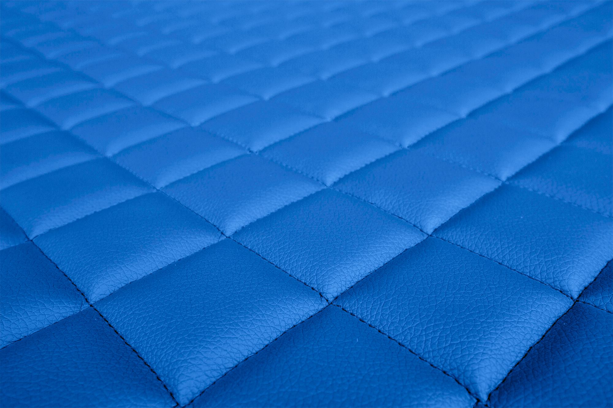 Detail der Oberfläche und Steppung der Sitzbezüge ELEGANCE Q: Blau