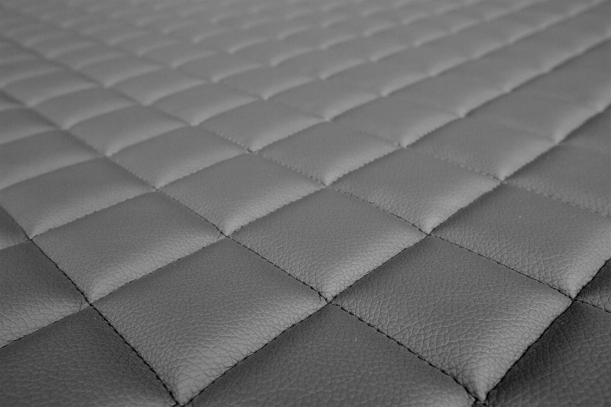 Detail der Oberfläche und Steppung der Sitzbezüge ELEGANCE Q: Grau